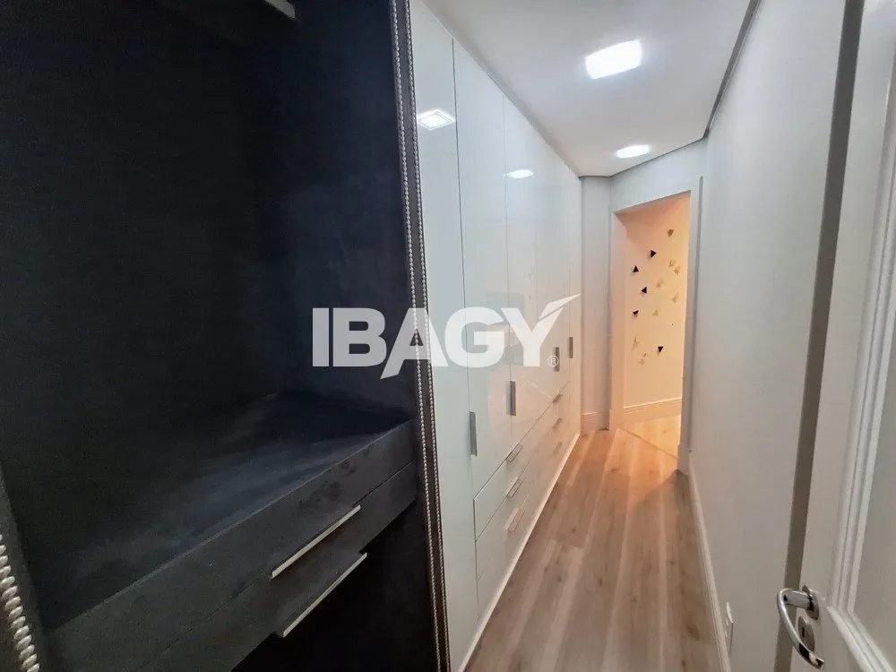 Furnished apartment with 2 en-suite bedrooms and 2 parking — photo 12