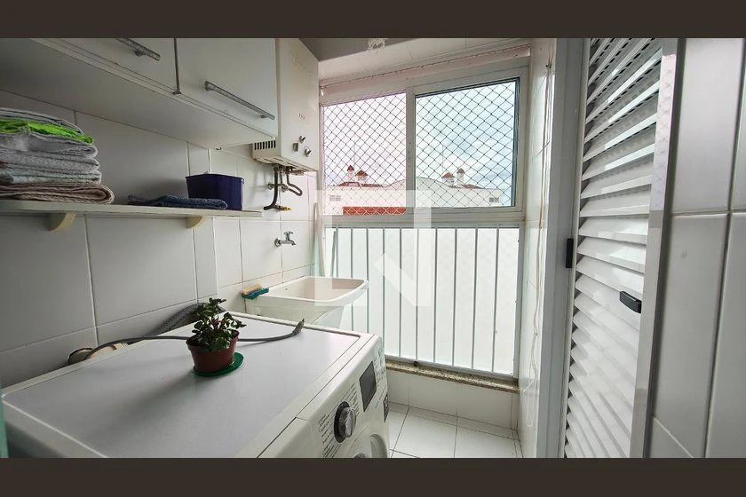2-bedroom apartment in a building with a gym — photo 9