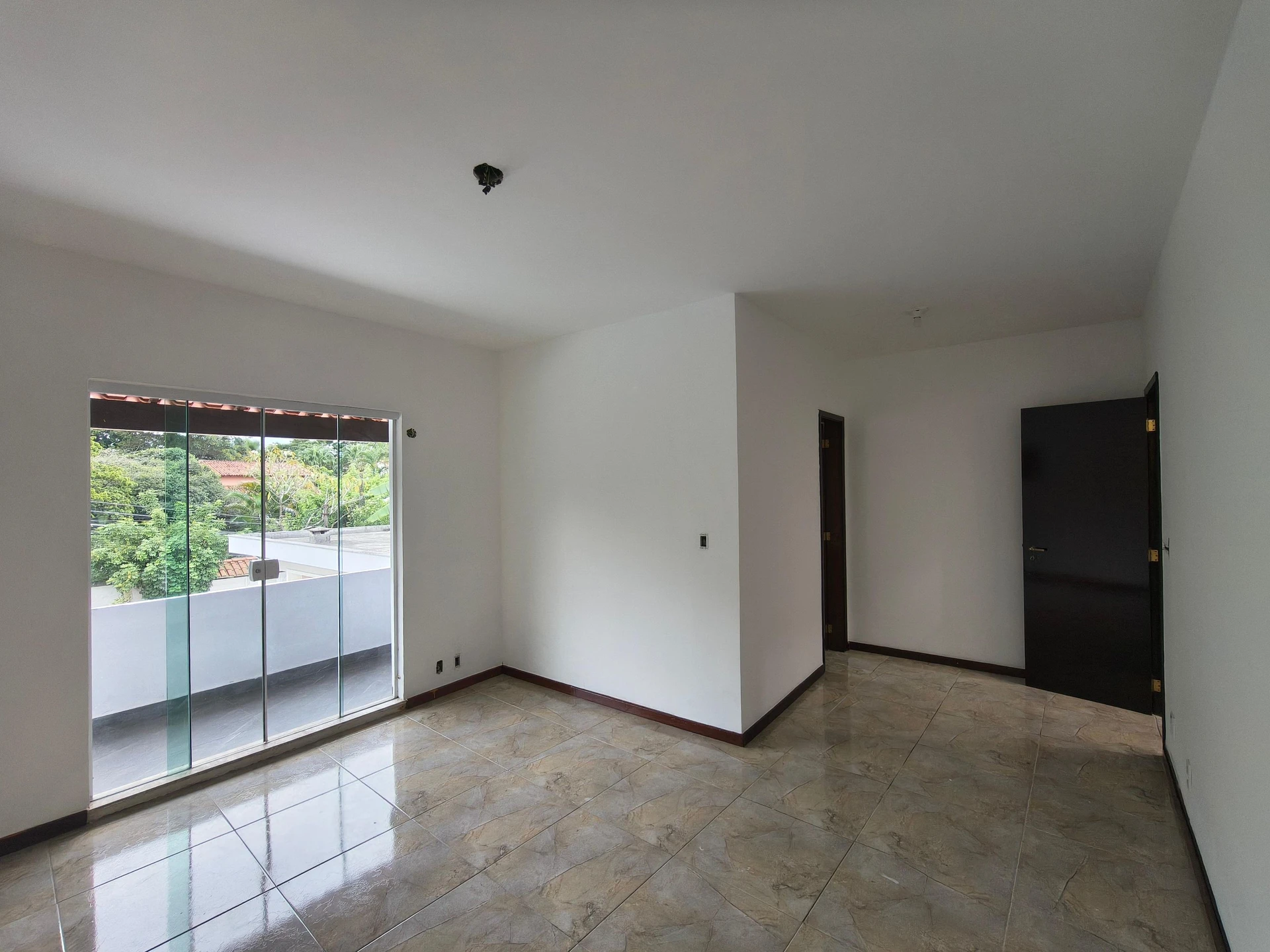 House with 3 bedrooms and an enclosed balcony — photo 22
