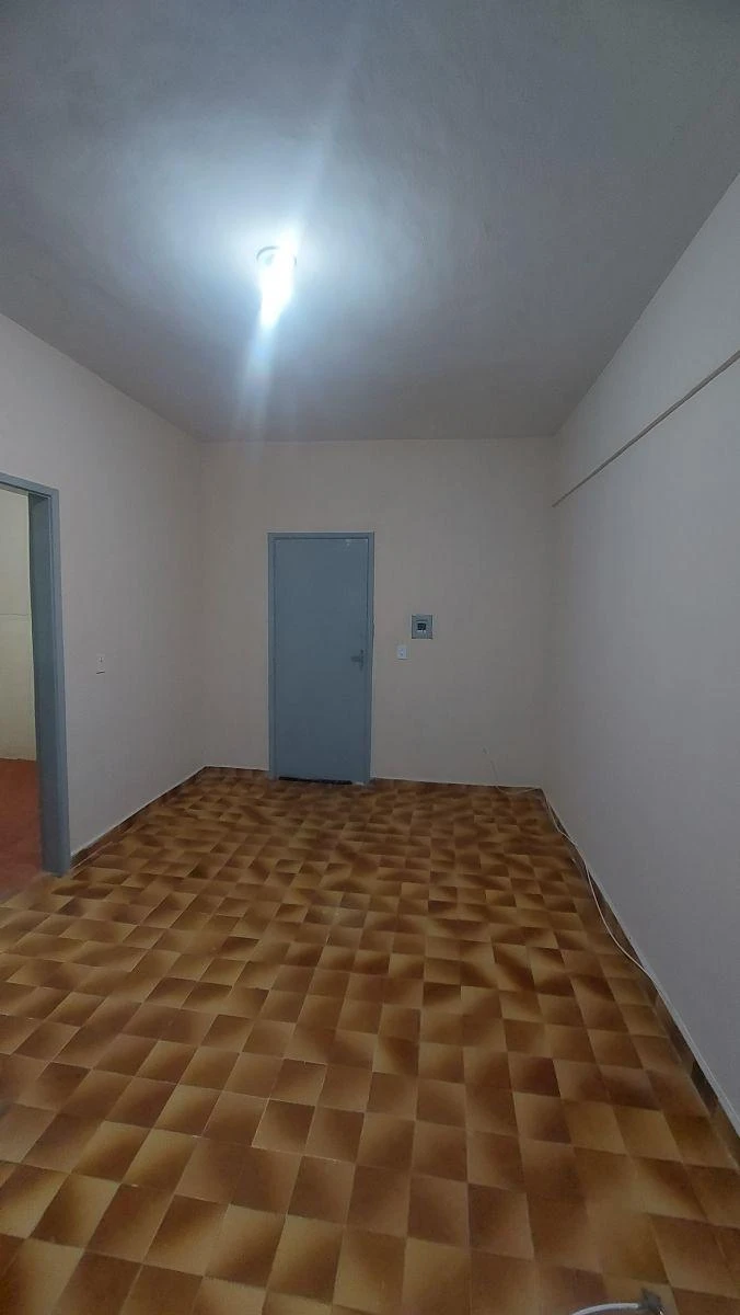 Unfurnished 30 m² apartment with a glass shower — photo 6