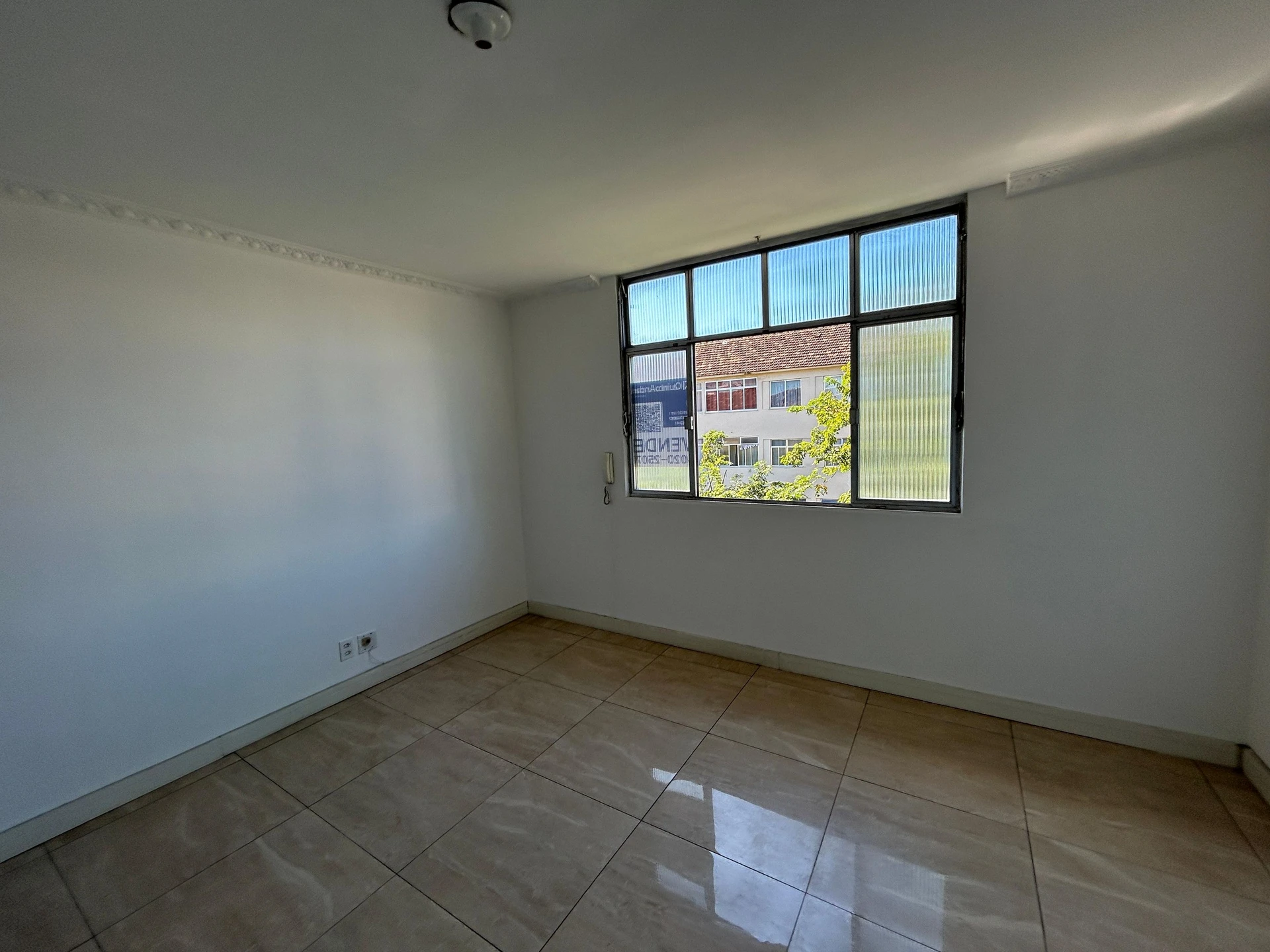 Unfurnished 3-bedroom apartment with 2 baths, no parking — photo 37
