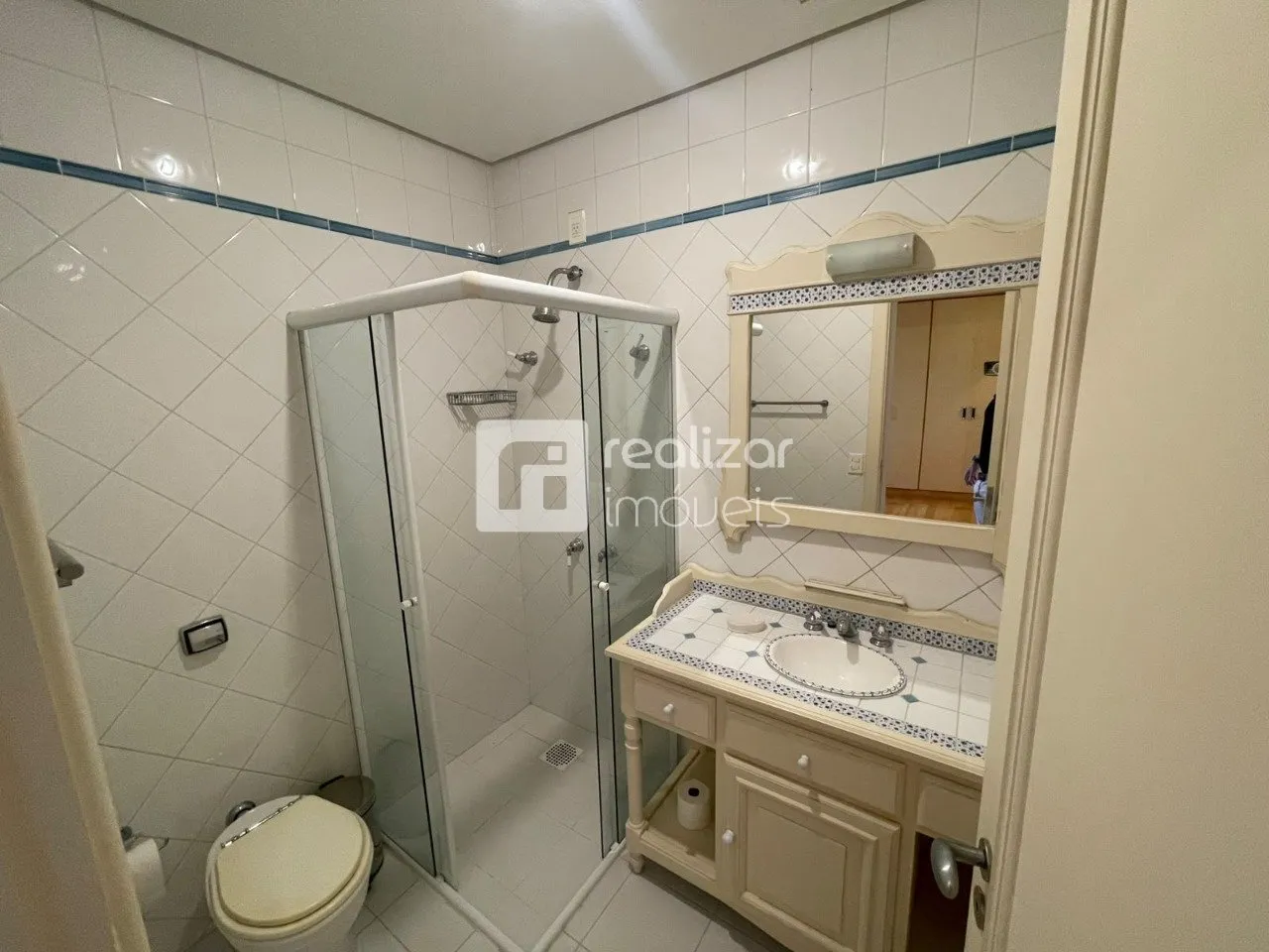 Casa de 5 dormitorios con balcón cerrado con vidrio — photo 3