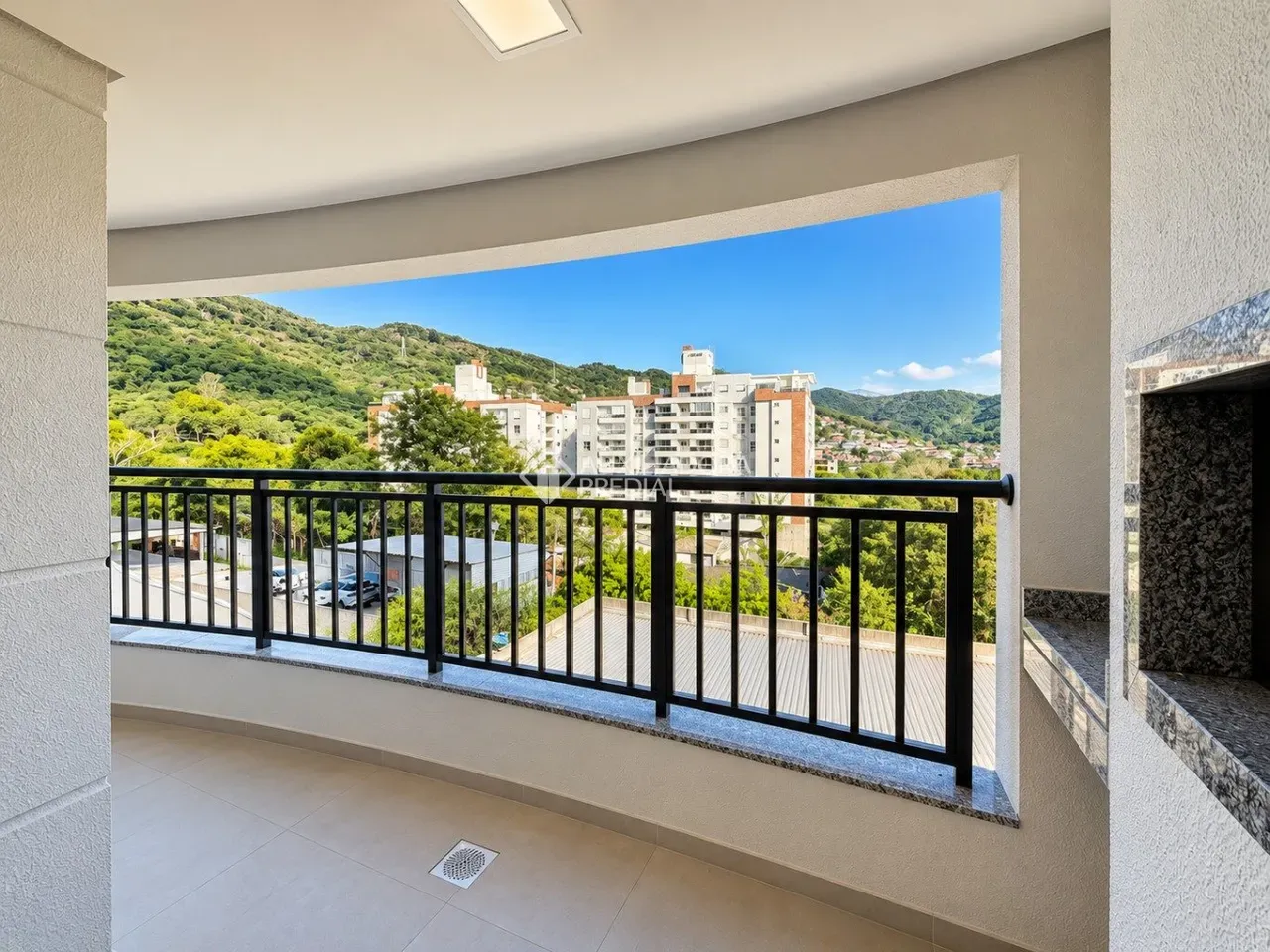 Furnished 2-bedroom apartment with balcony and grill