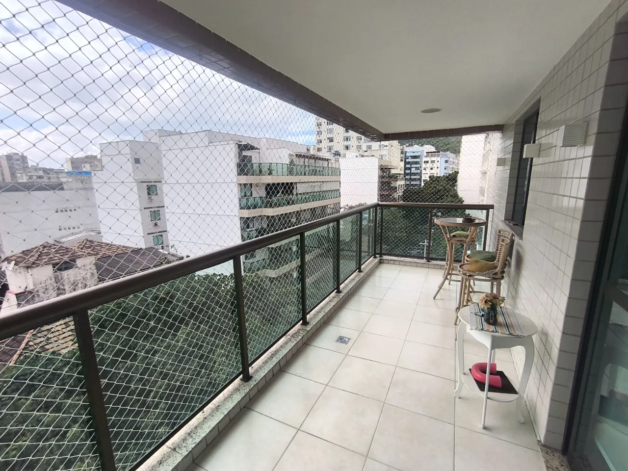 Furnished 3-bedroom apartment with an open kitchen — photo 22