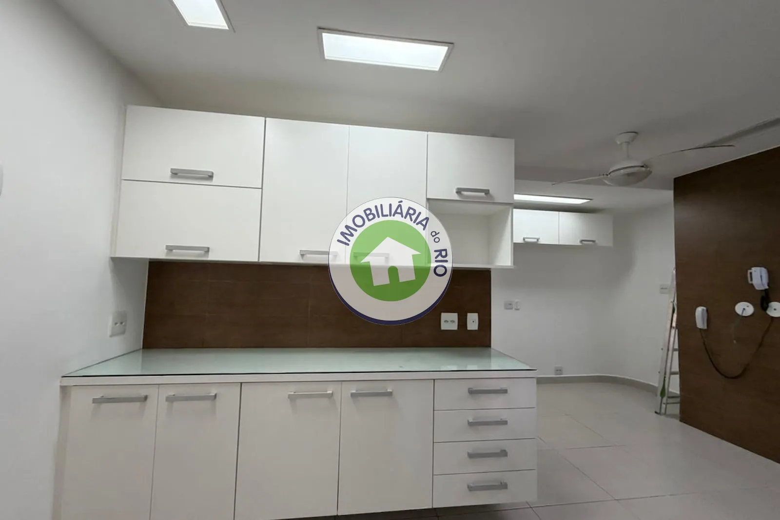 Apartment with 4 bedrooms and 5 bathrooms — photo 18