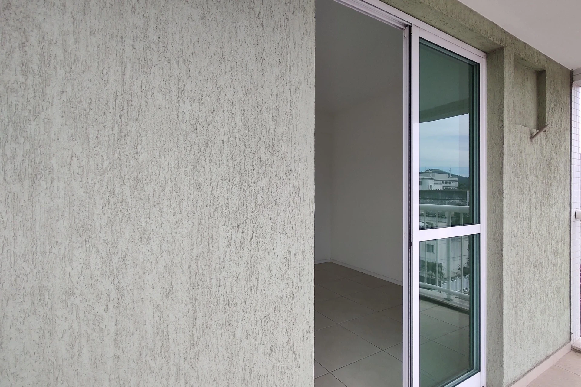 2-bedroom apartment with balcony and 2 bathrooms — photo 3