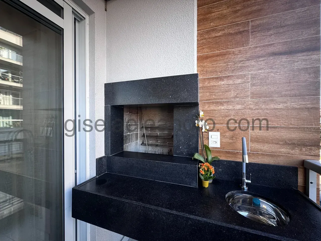 Apartamento mobiliado com 2 quartos e 3 banheiros