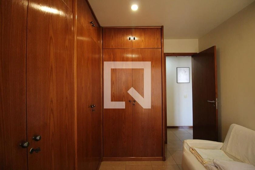 Glass-enclosed balcony in a 3-bedroom apartment, 122 m² — photo 17