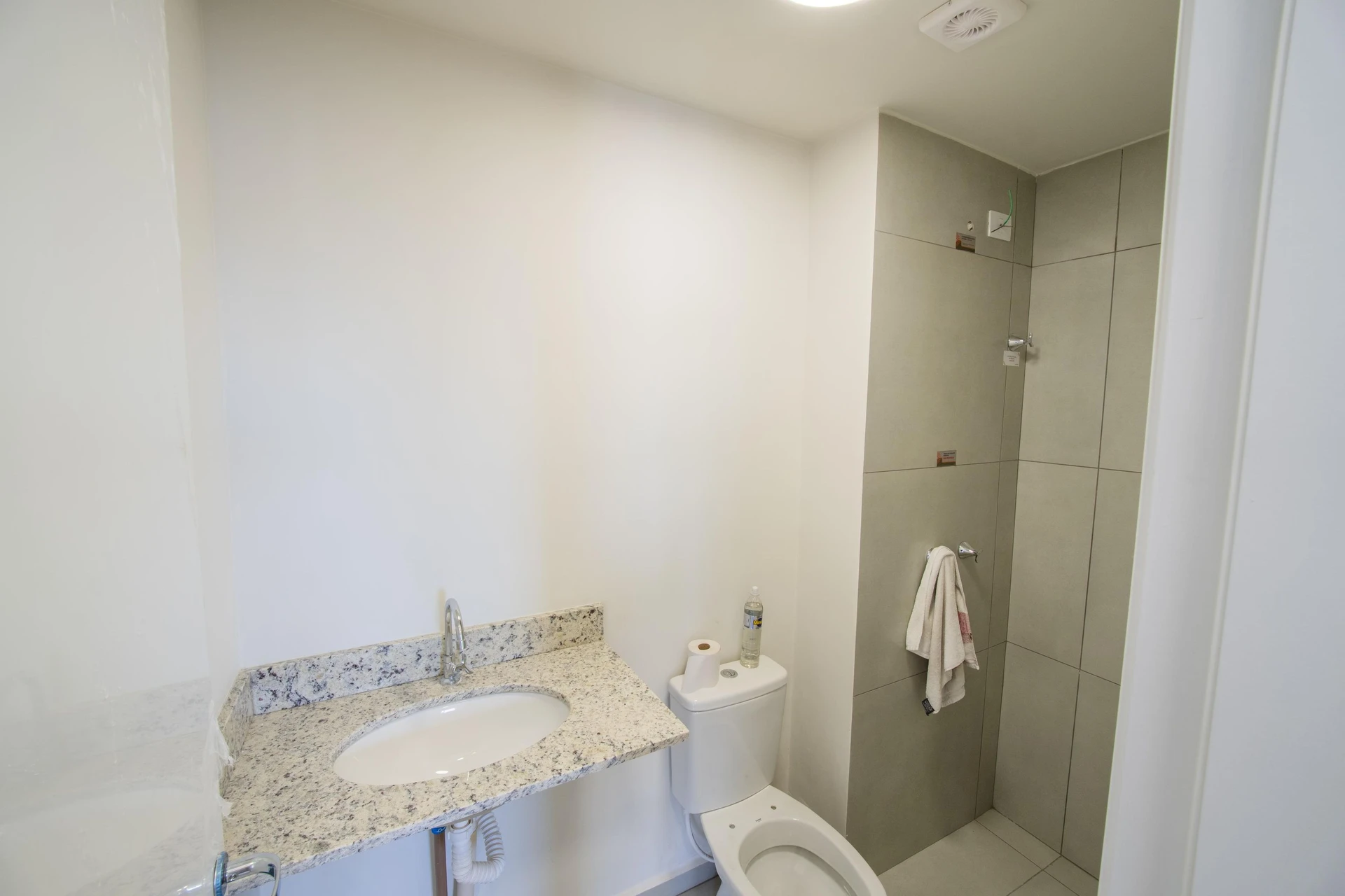 2-bedroom apartment in a building with a sauna — photo 61