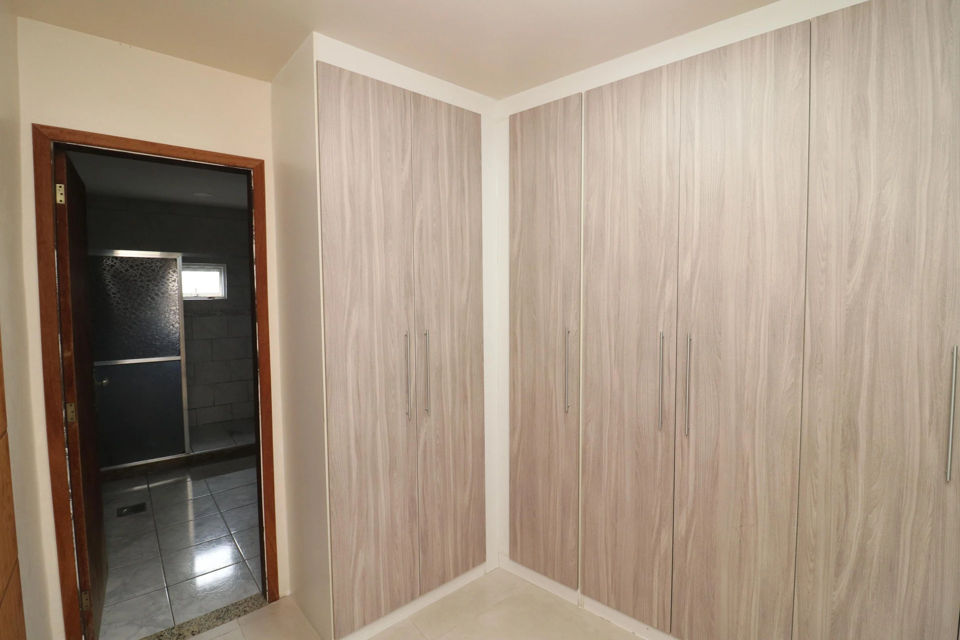 House with 4 suites and 3 parking spaces with private garden — photo 17