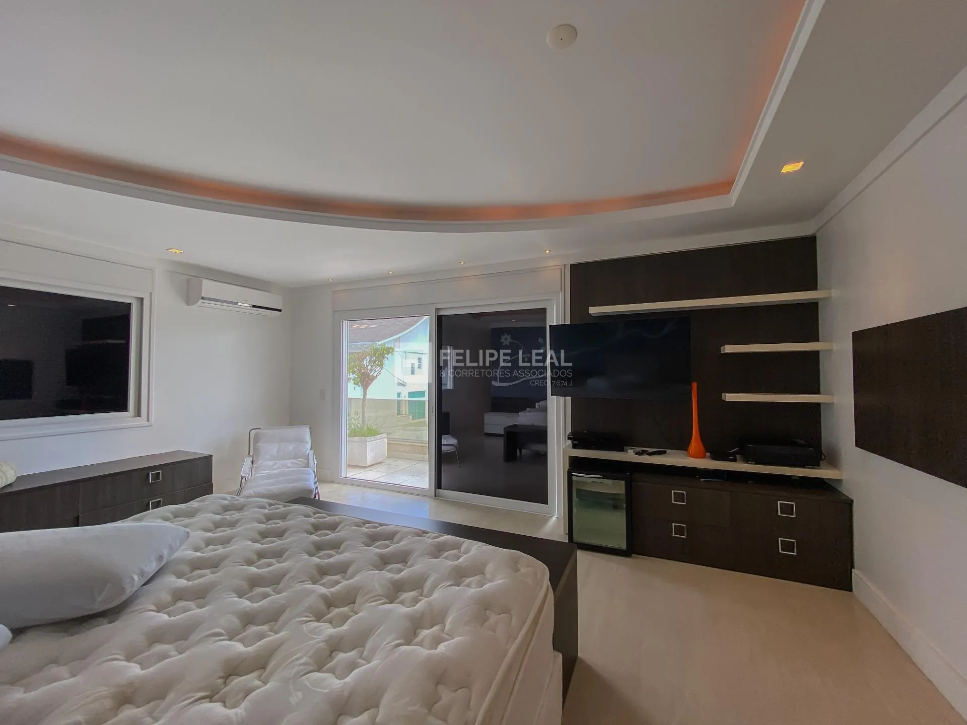 Casa em condomínio com 9 dormitórios e 8 suítes — photo 28