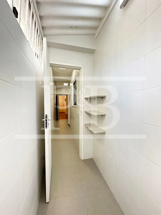 3-bedroom apartment with 130 m² and an open-plan kitchen — photo 25