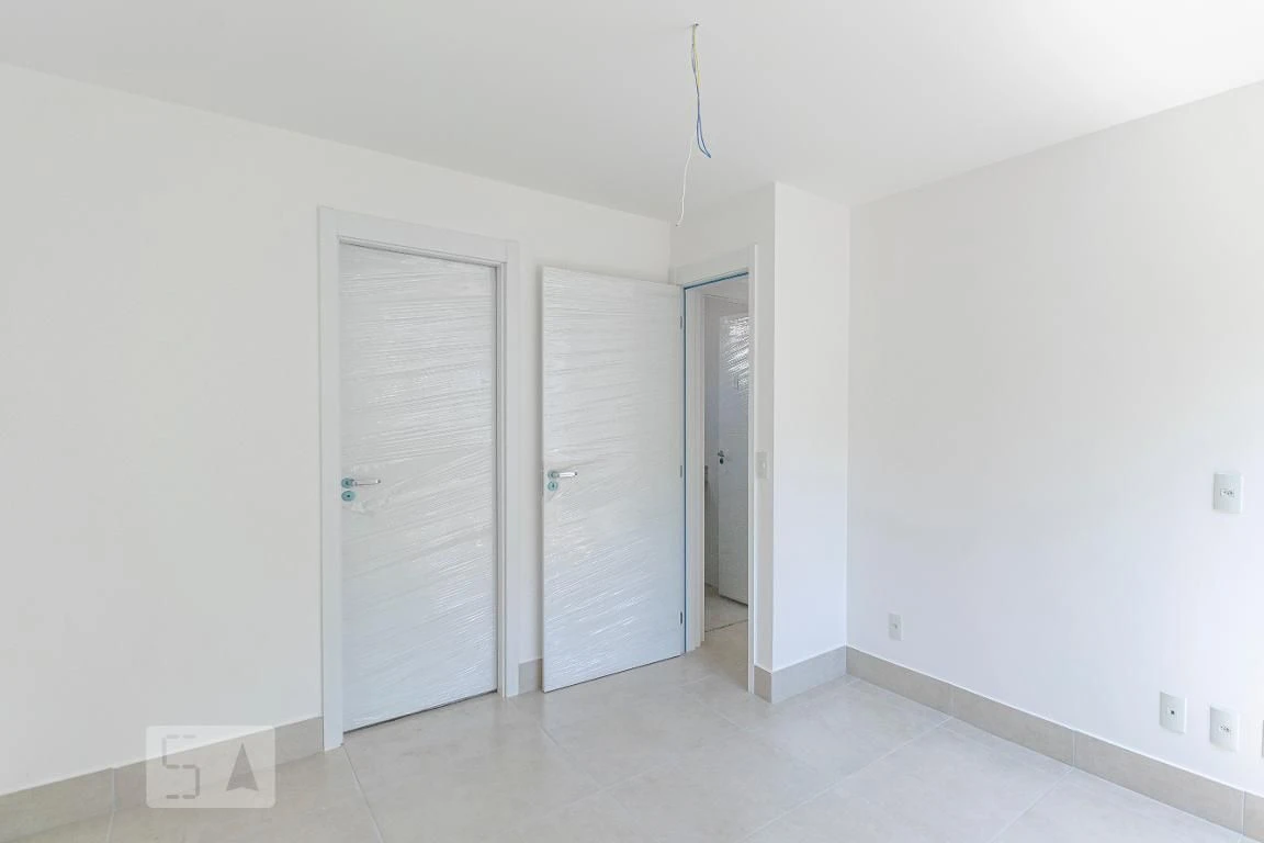 Balcony with a grill in a 2-bedroom apartment, 60 m² — photo 22
