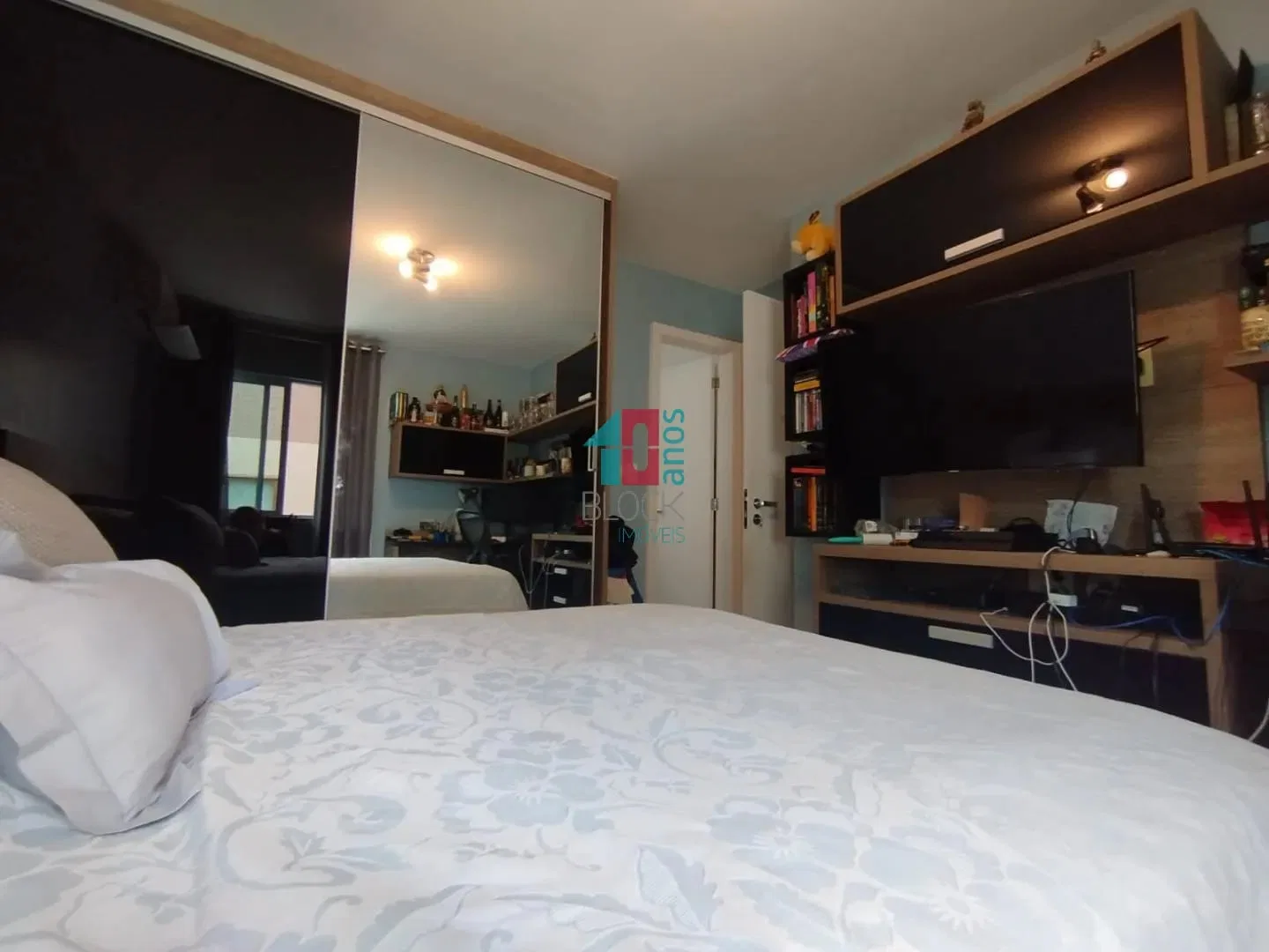 Furnished 361 m² apartment with 4 en-suite bedrooms — photo 20