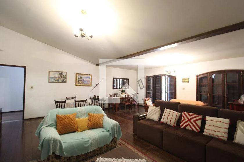 Furnished house with 4 bedrooms and 2 suites, 376 m²