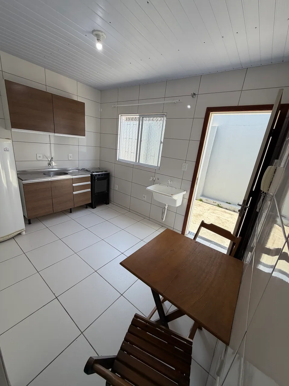 Furnished 1-bedroom apartment with balcony