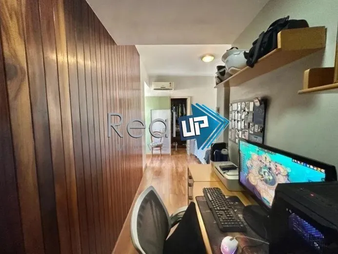 Apartamento com varanda de vidro e 4 quartos — photo 26