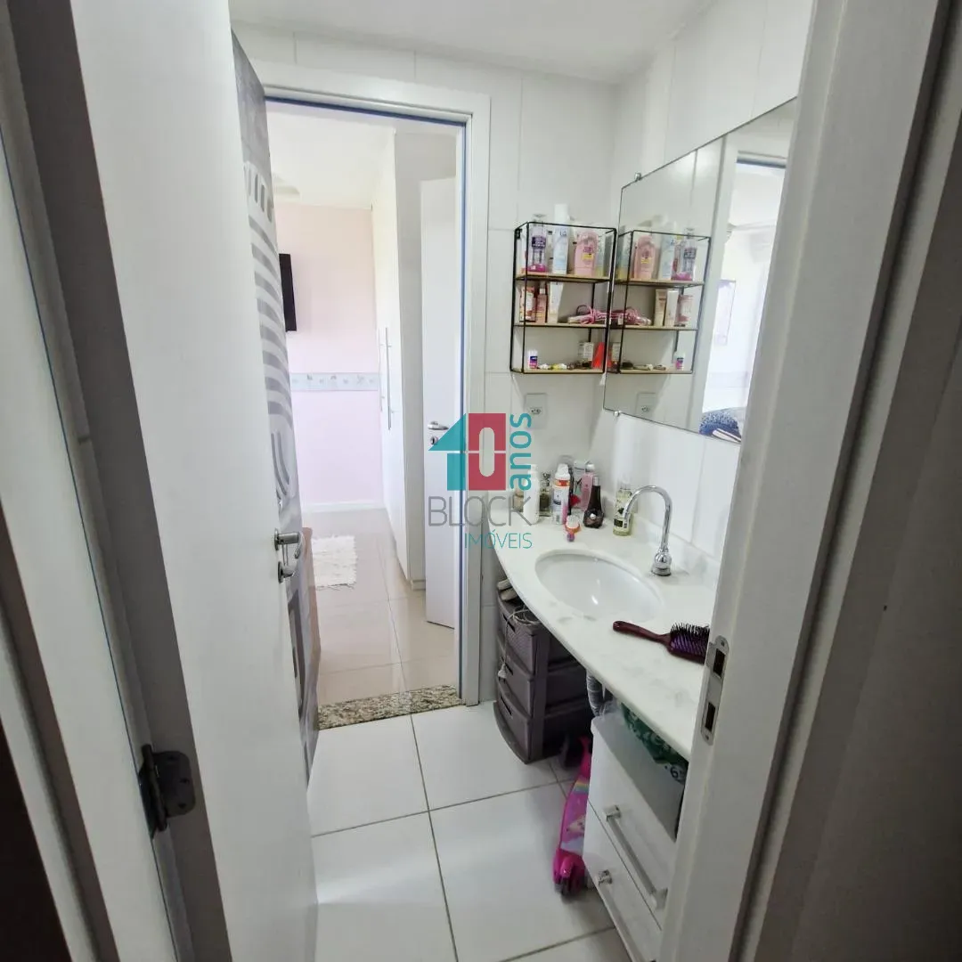 3-bedroom apartment in a building with a gym — photo 39
