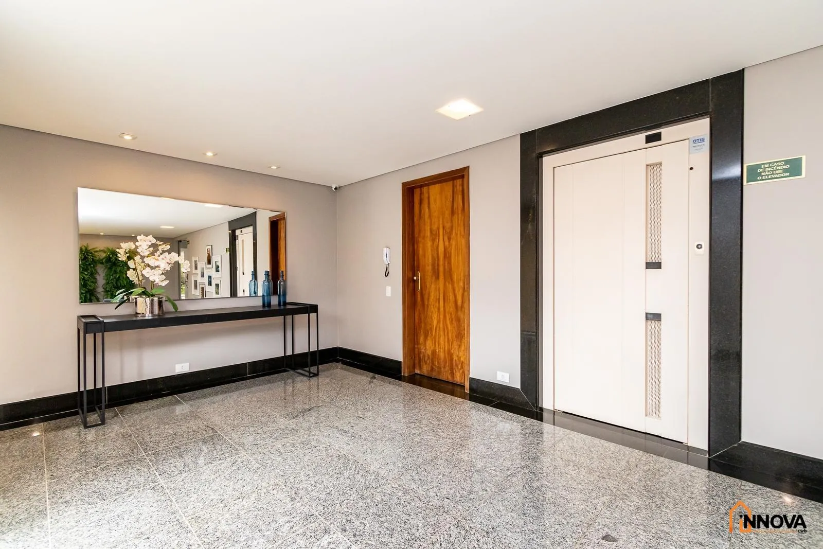 Незмебльована квартира з 3 кімнатами та 187 м² — photo 27
