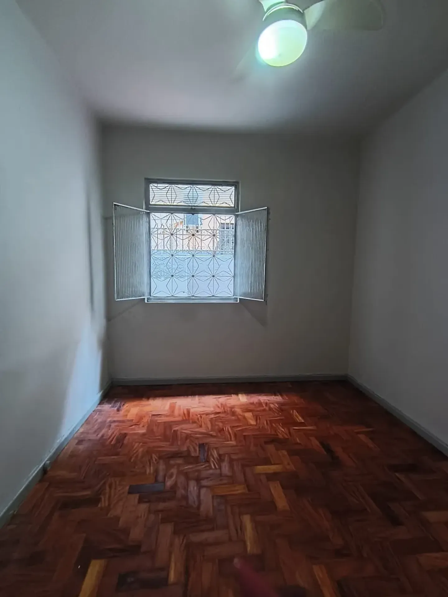 2-bedroom house with wood or laminate floors — photo 3