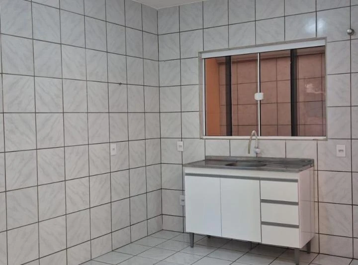 Apartamento sin amueblar con 2 dormitorios y balcón — photo 2