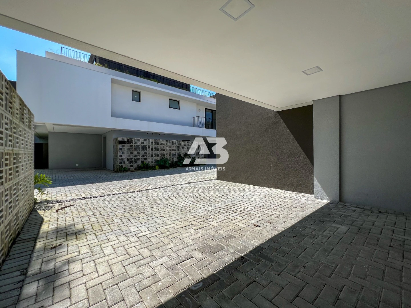 Floor-to-ceiling windows in a 3-bedroom house, 144 m² — photo 9