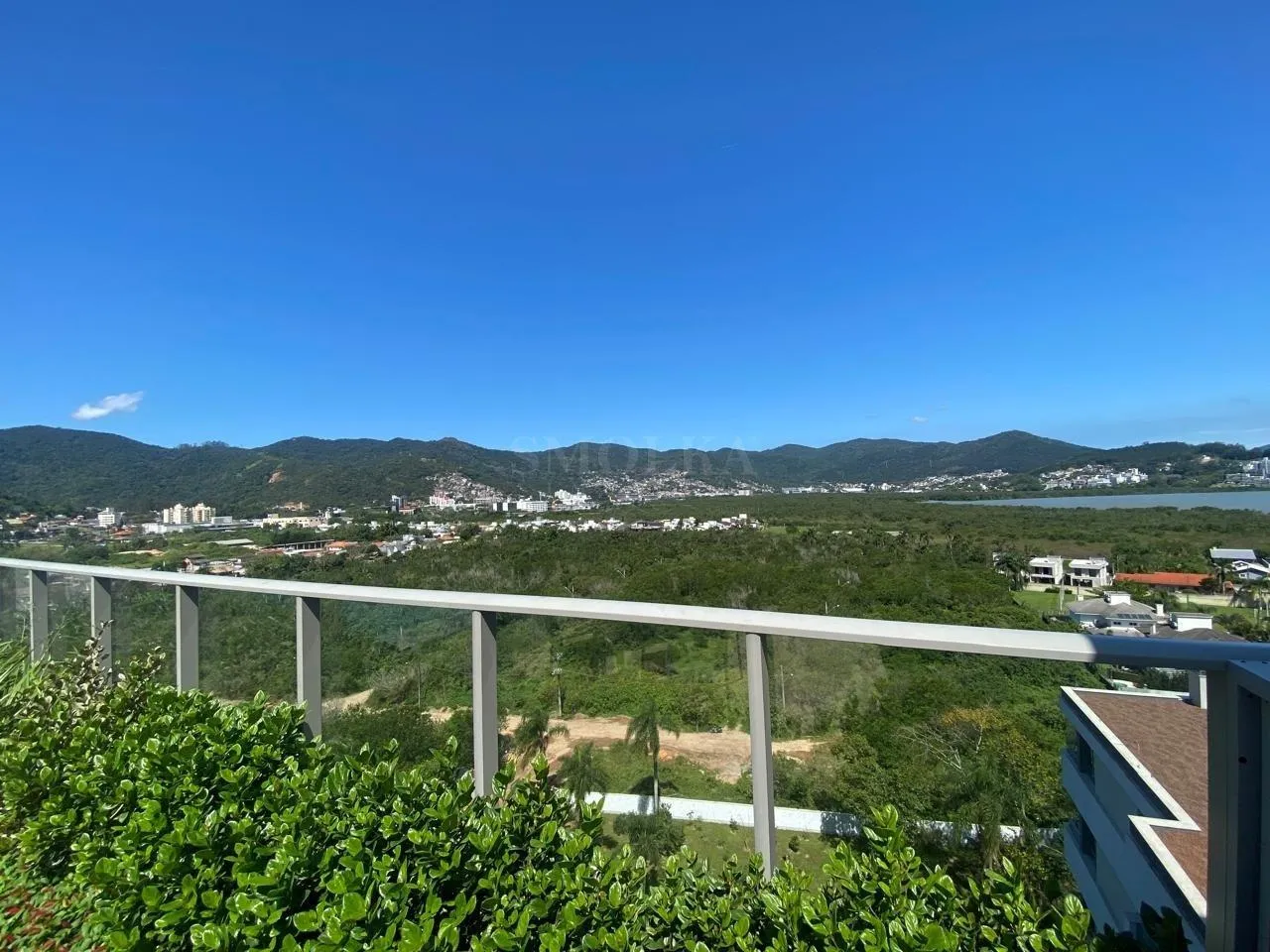 3-bedroom apartment with a grill on the balcony — photo 27