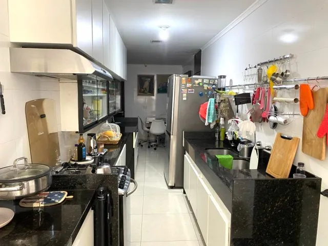 Apartment with a laundry area and 4 bedrooms — photo 33
