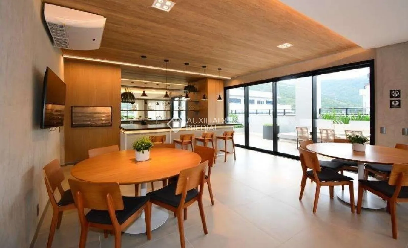 2-bedroom apartment in a building with a gym — photo 38