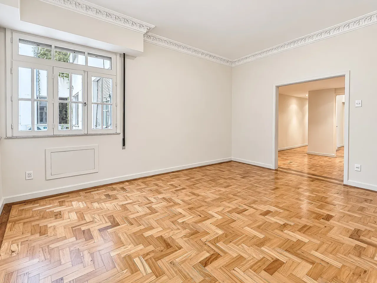 Apartment on the 5th floor with wood or laminate floors — photo 9