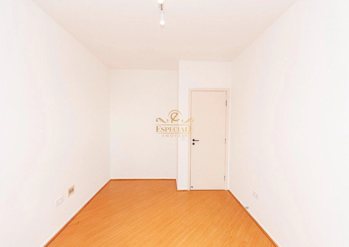 3-bedroom apartment with wood or laminate floors in Curitiba — photo 15