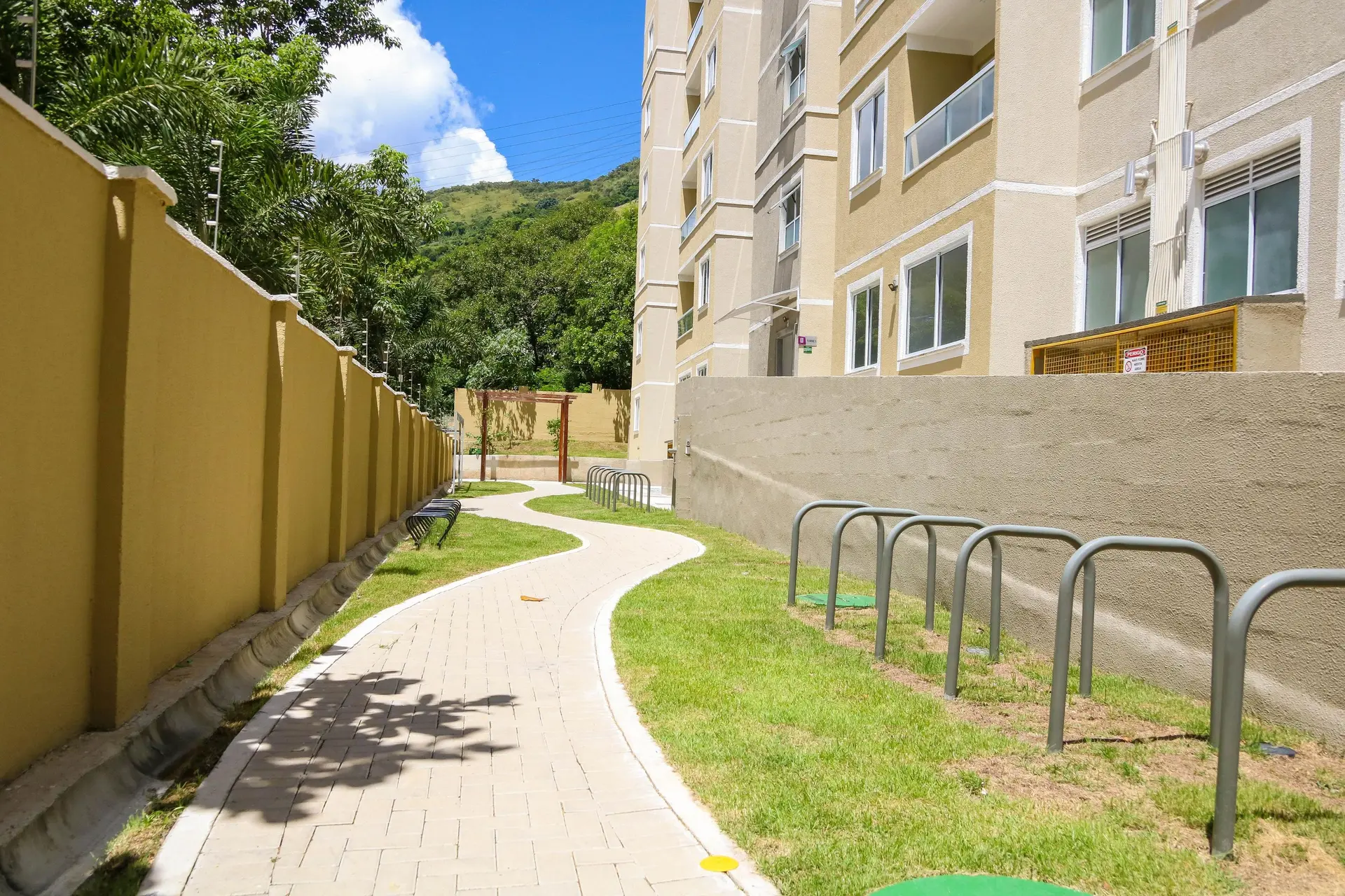 Mountain view in a 2-bedroom apartment, 43 m² — photo 16