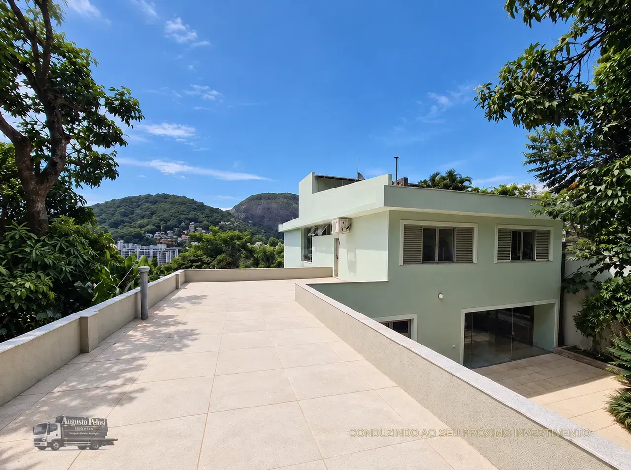 550 m² house with a grill on the balcony and a water view — photo 19