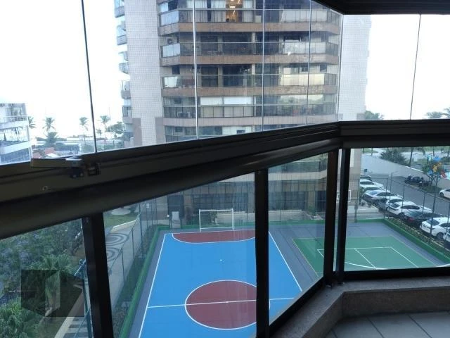 Glass-enclosed balcony in a 4-bedroom apartment, 143 m² — photo 30