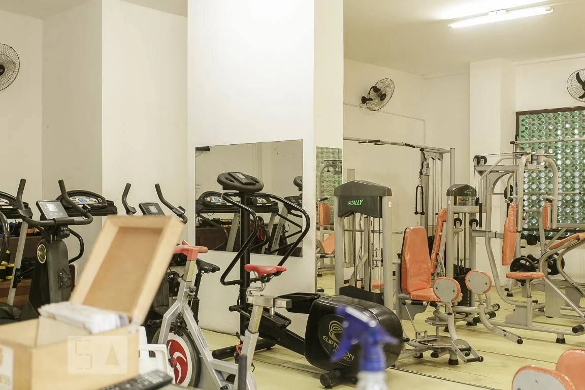 2-bedroom apartment in a building with a gym — photo 15