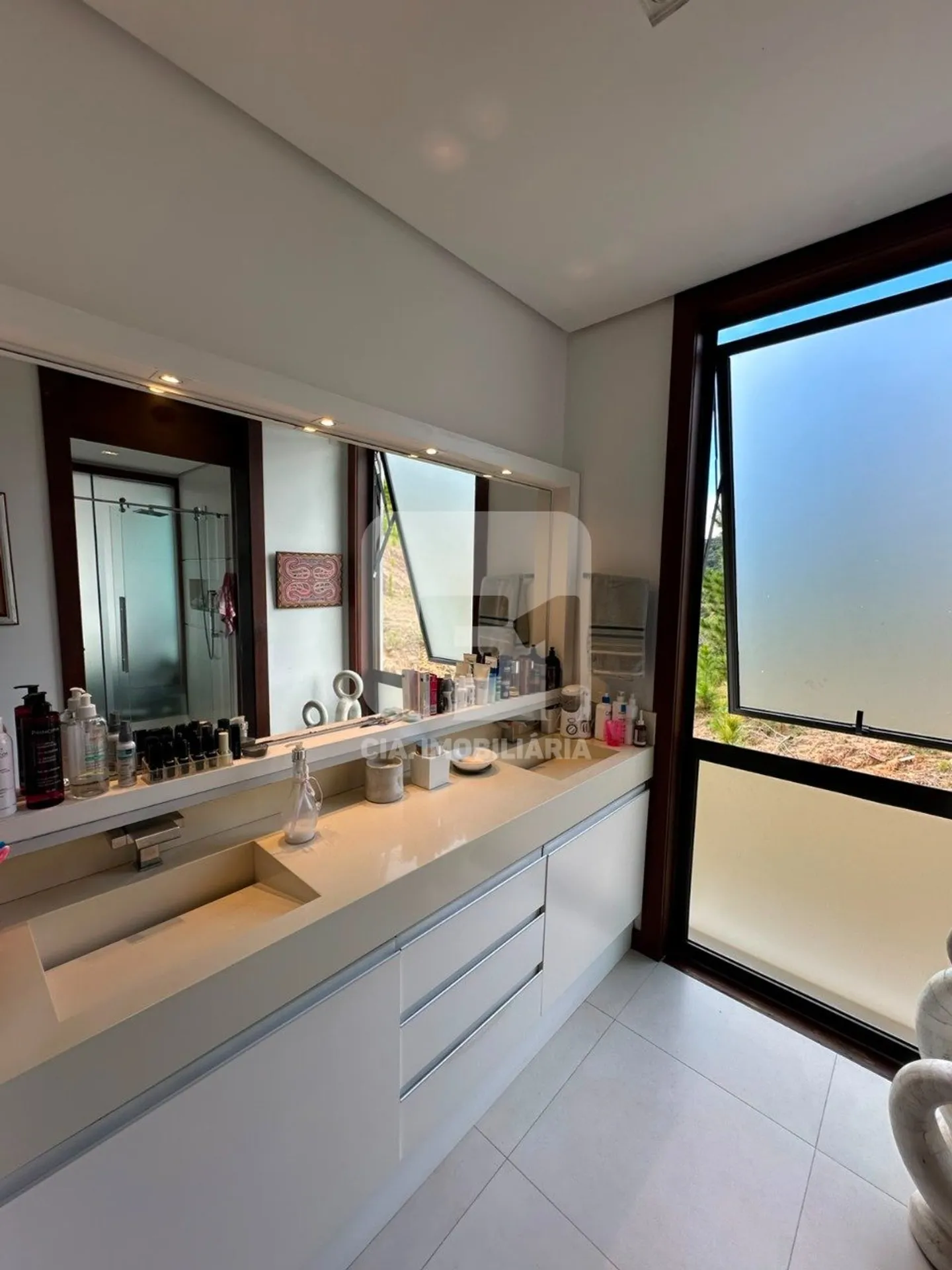 Furnished house with 6 bedrooms and 650 m² total — photo 58