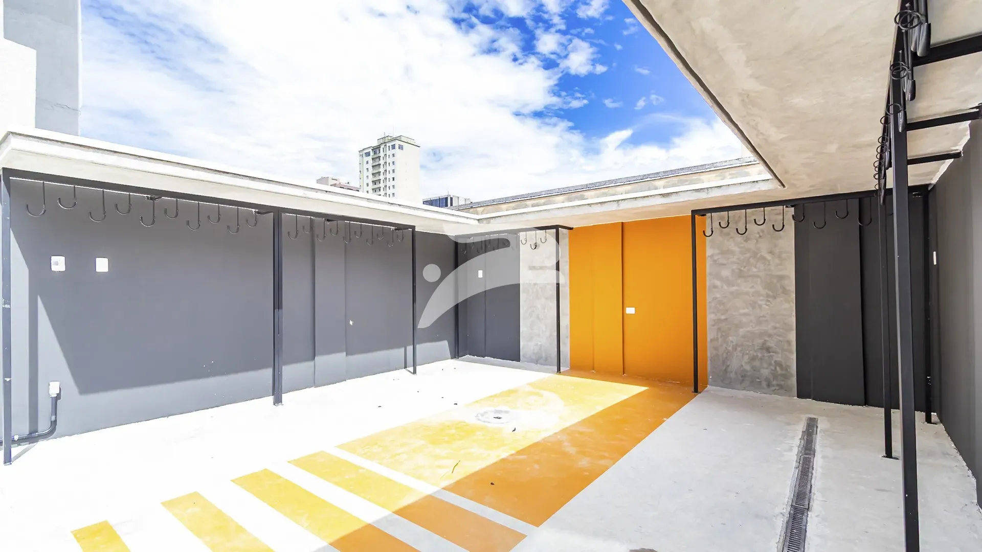 Unfurnished 94 m² apartment with 2 bedrooms and parking — photo 19