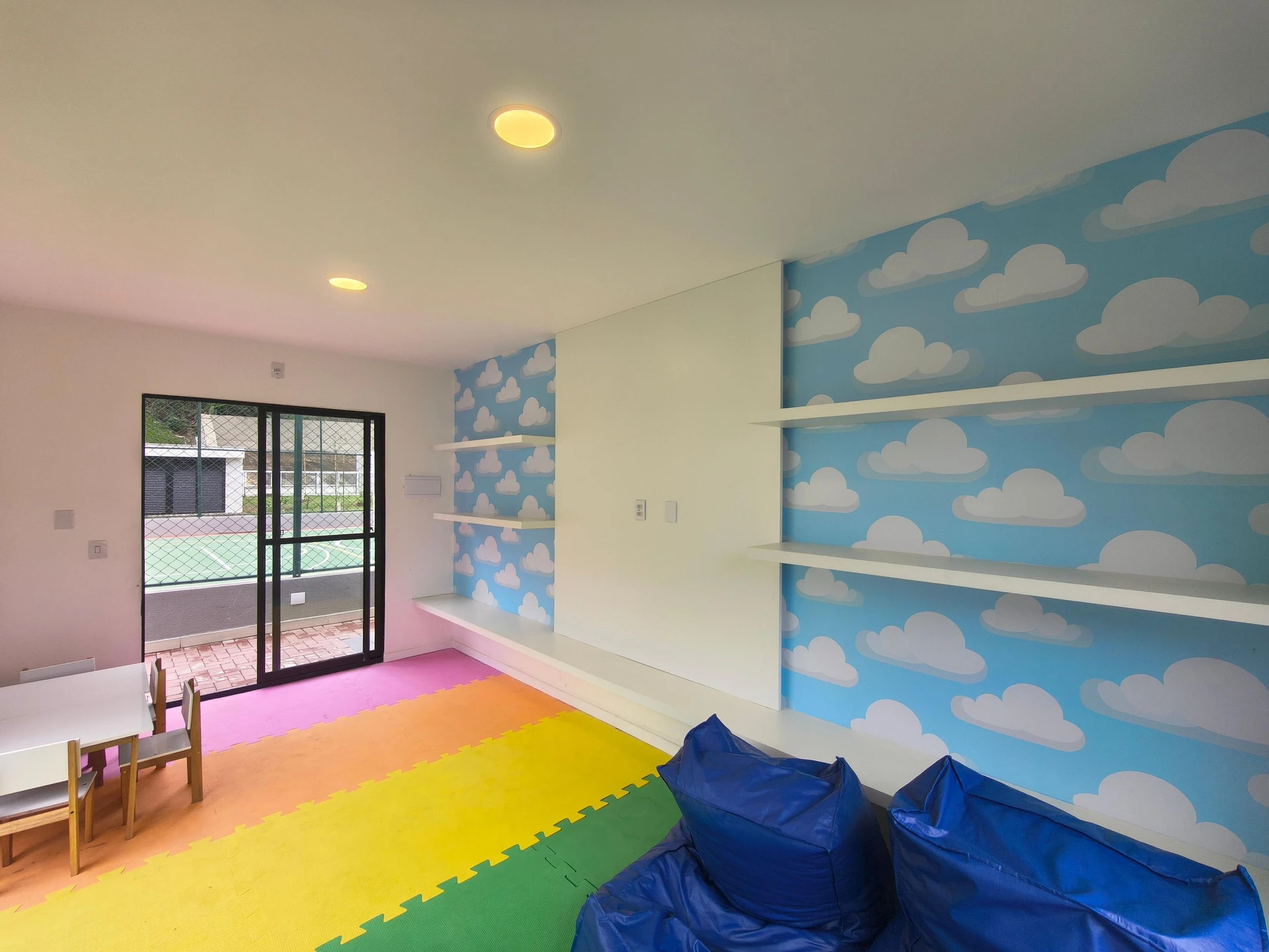 Apartamento mobiliado com 2 quartos, 1 banheiro e varanda — photo 63