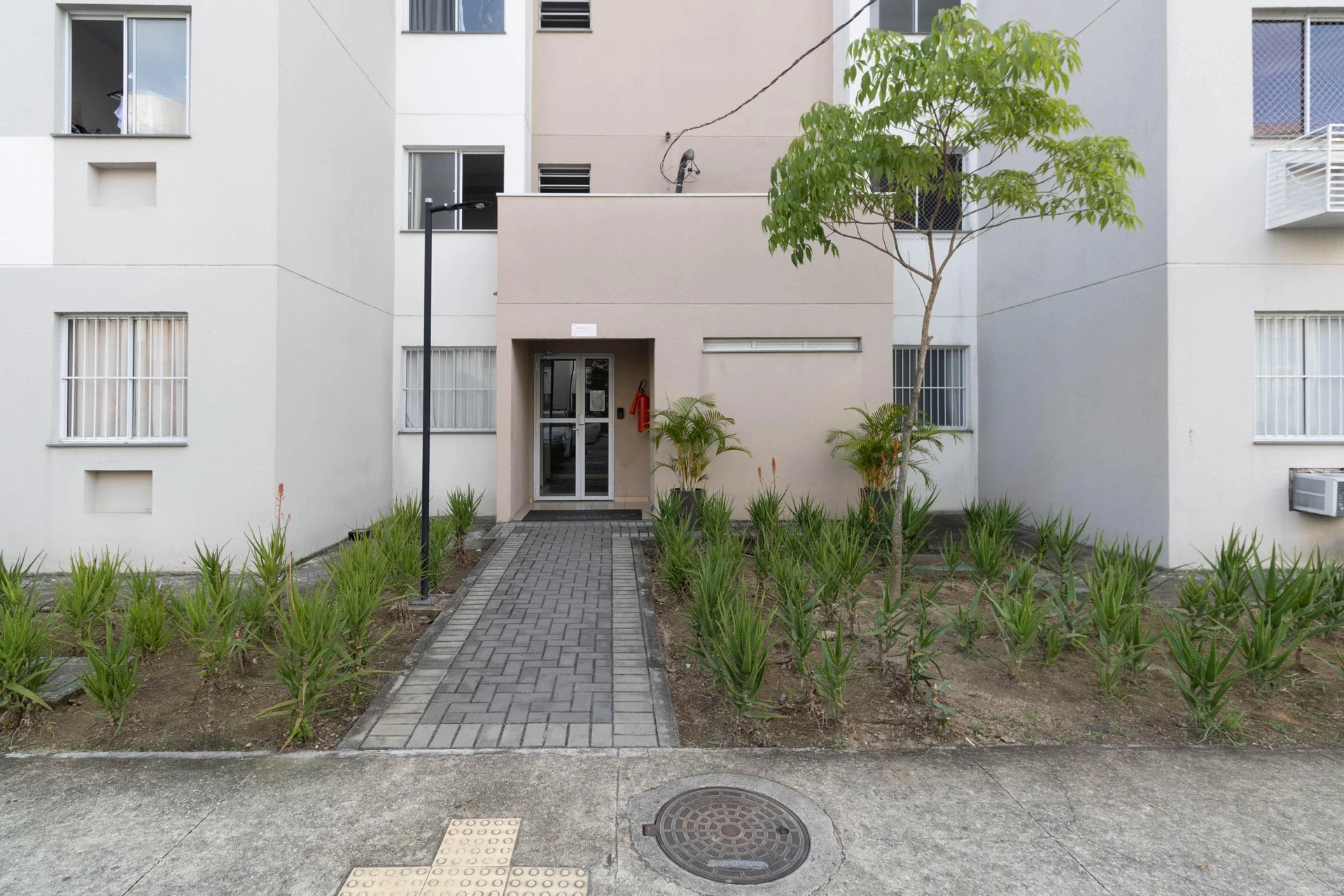 2-bedroom apartment with no parking included — photo 7