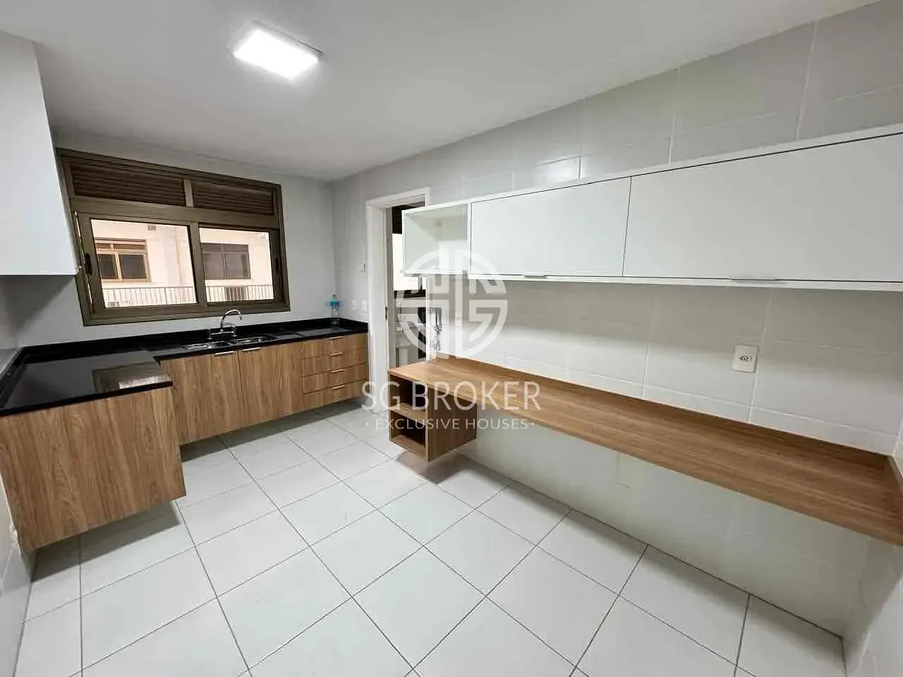 Apartment with views of the city and mountains — photo 6
