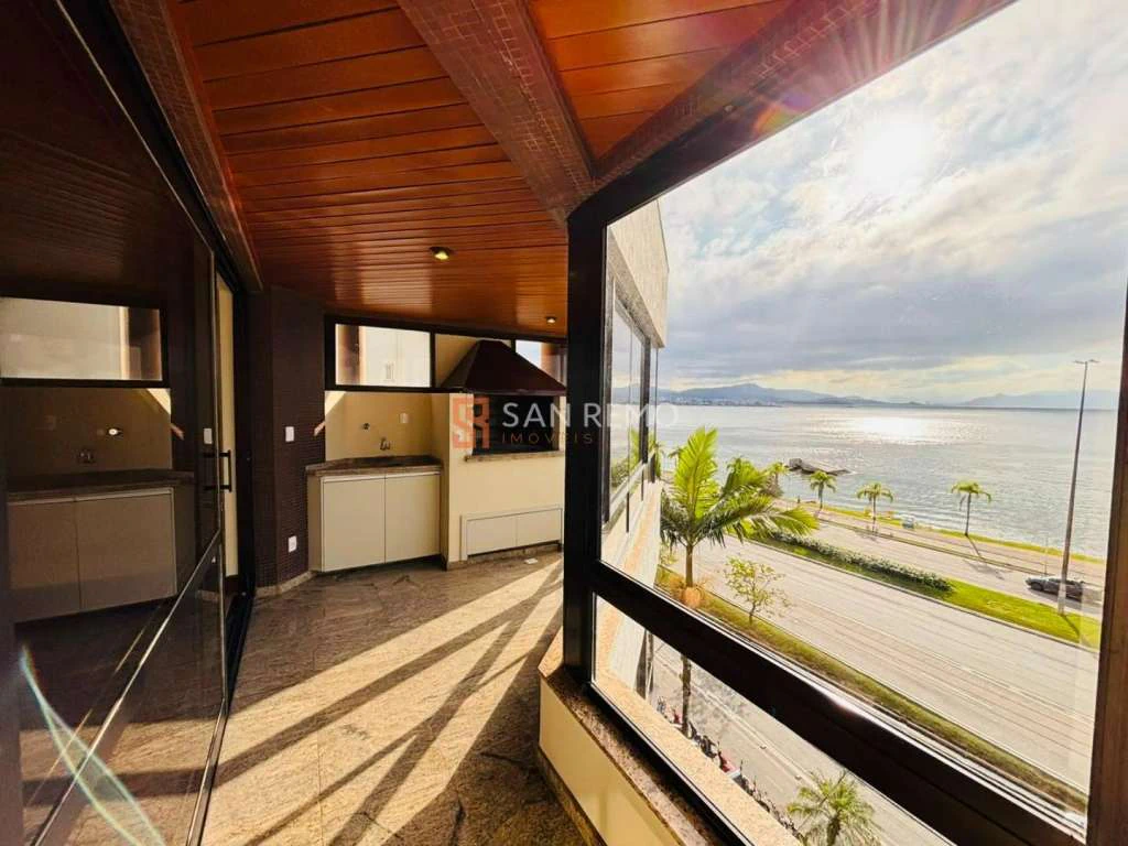 Unfurnished 4-bedroom apartment with 307 m² — photo 3
