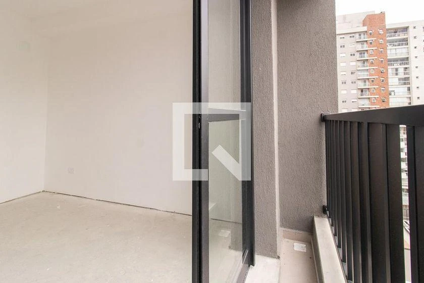 One-bedroom apartment in a building with a gym — photo 12