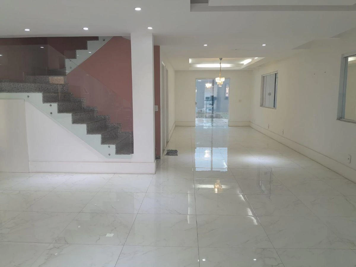 5-bedroom house with 4 en-suite bathrooms and balcony grill — photo 15