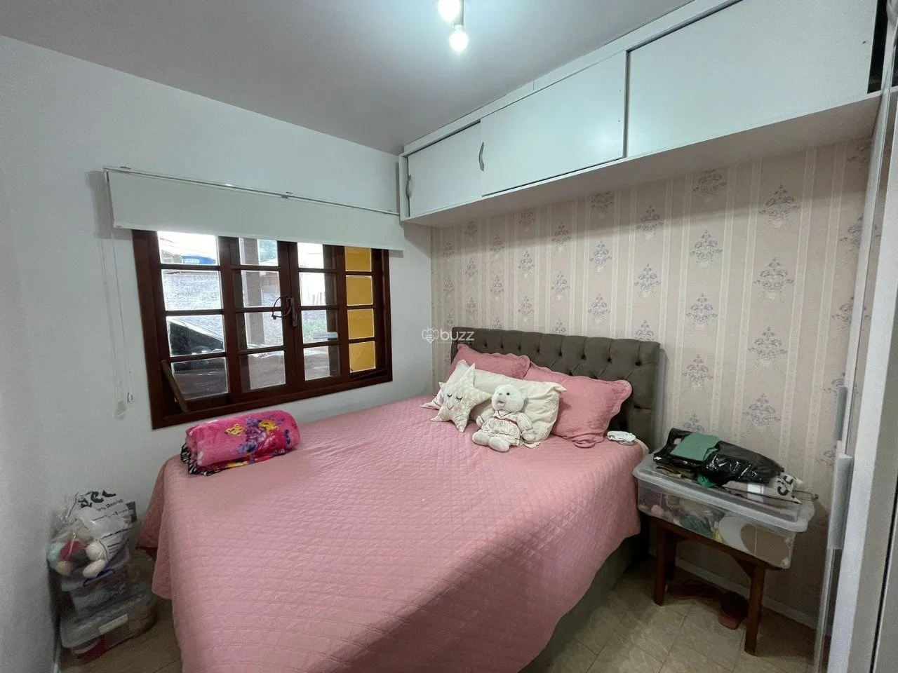 House with 5 bedrooms, 3 bathrooms and a private garden — photo 12