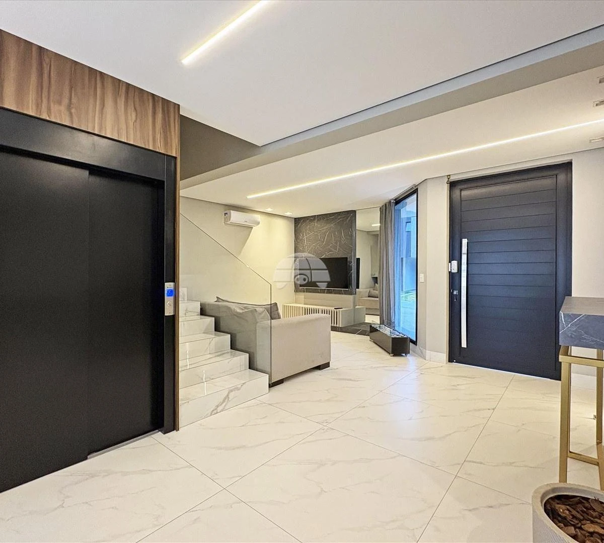 Furnished 293 m² house with open-plan kitchen — photo 45