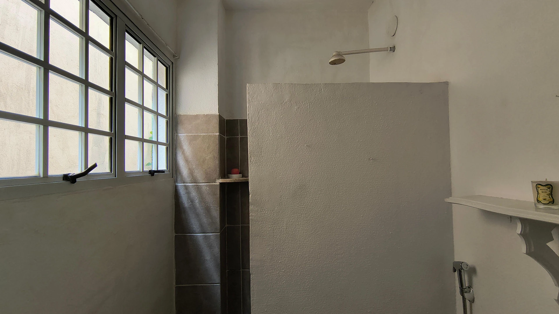 5-bedroom house with a bathtub — photo 41