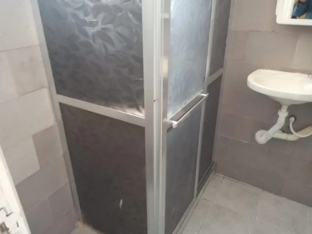 Unfurnished 1-bedroom apartment with separate kitchen — photo 8