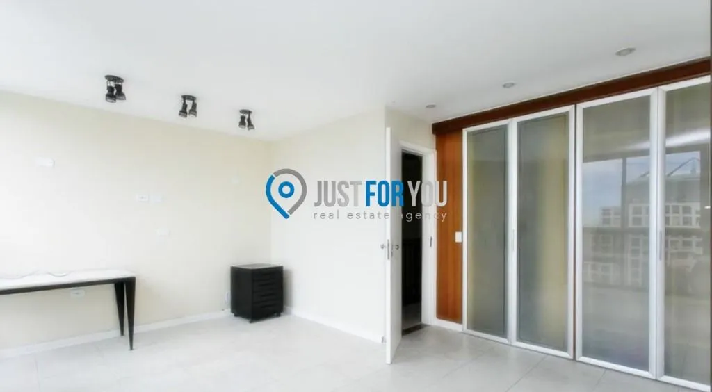 3-bedroom apartment with 4 baths and balcony — photo 24