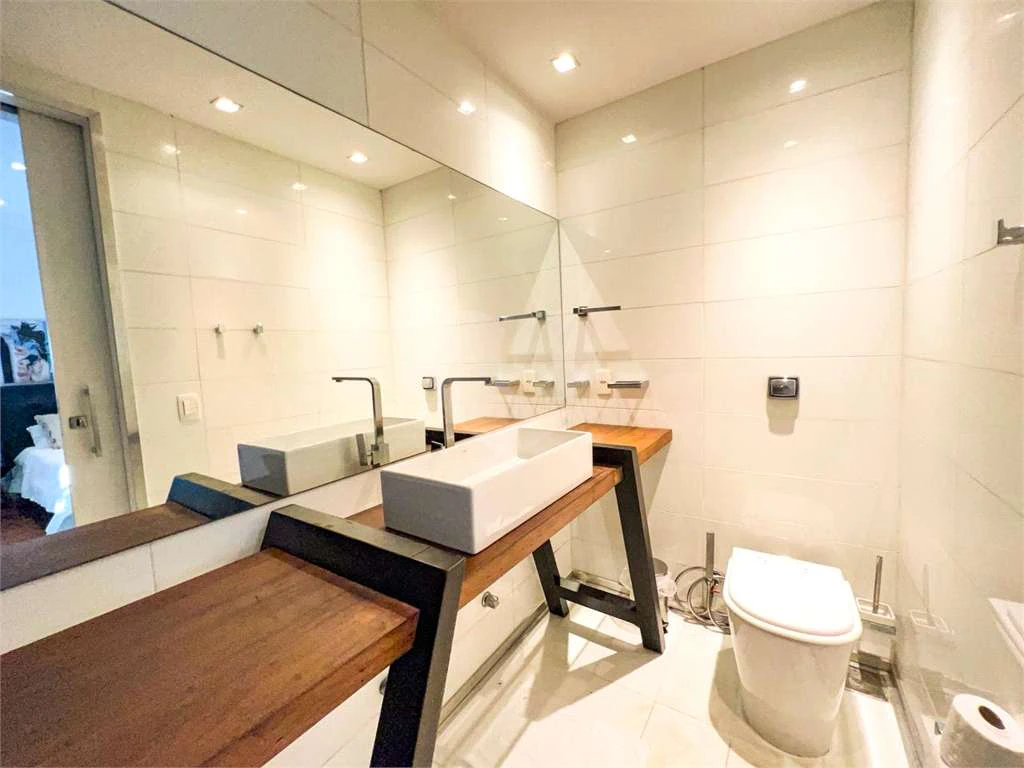 Furnished house with 5 en-suite rooms and 918 m² — photo 10