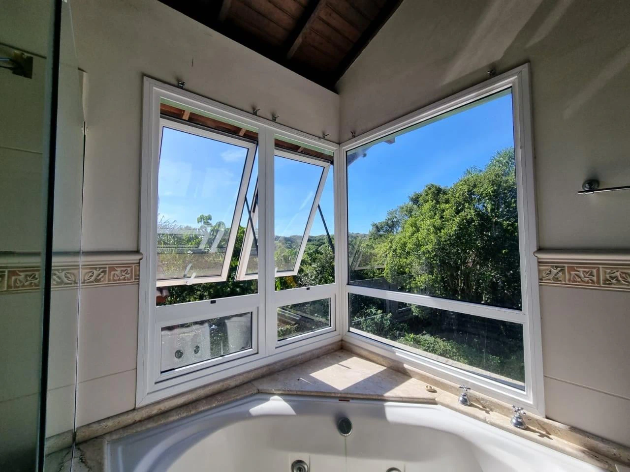 Casa de 244 m² con piscina privada y bañera — photo 23